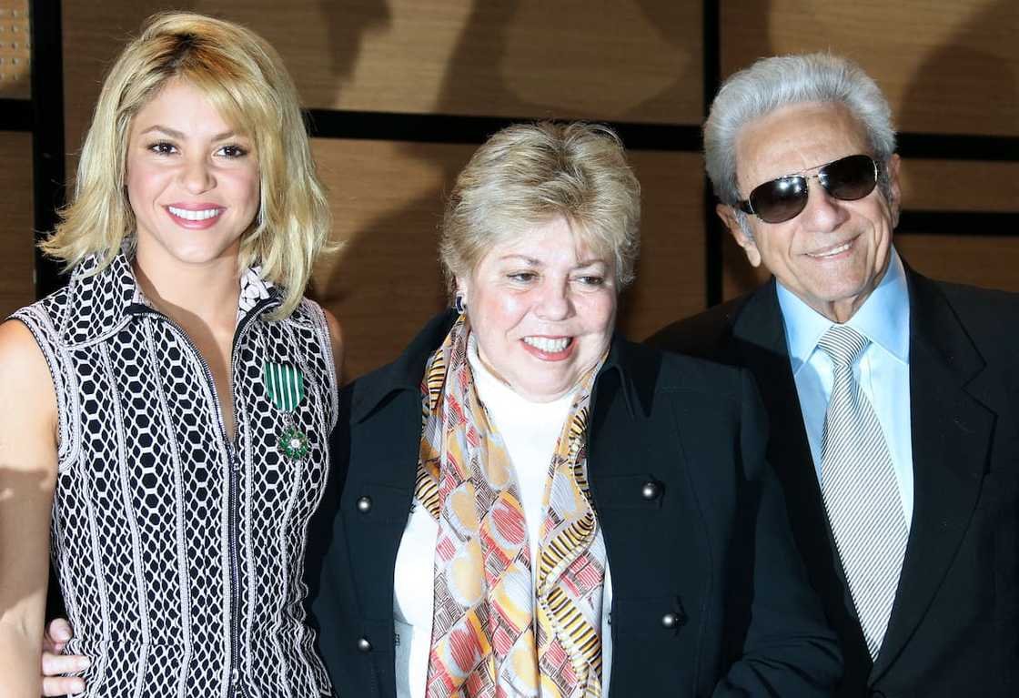 Nidia Ripoll and William Mebarak Chadid, Shakira's parents, at an airport